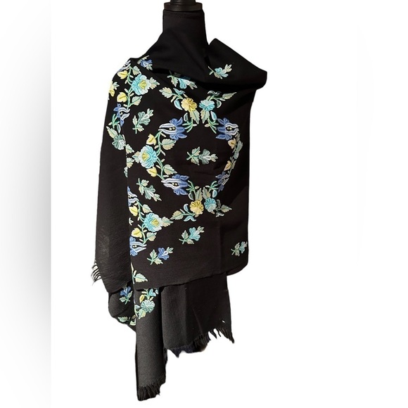 Scarf - Picture 1 of 5